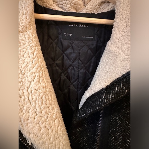 Woman’s black coat - Zara - Picture 3 of 6